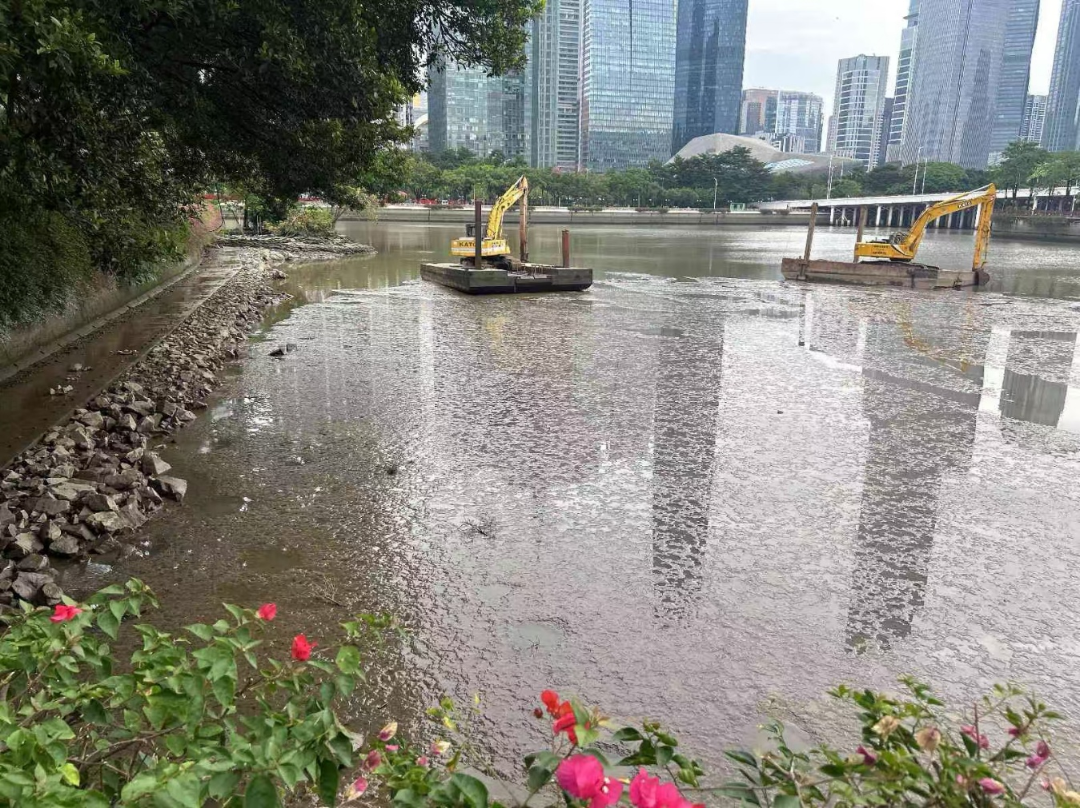 珠江前后航道清淤现场2.png