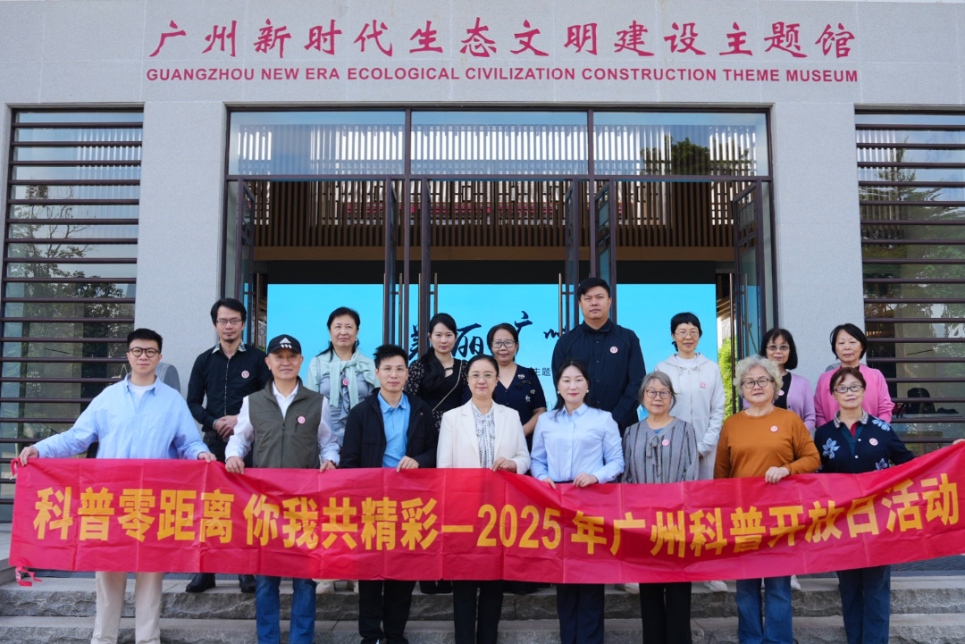 10月25日,海珠区河长办联同市生态环境局等部门开展“喜迎十五运,阅见绿美广东, 水博翰墨香”生态科普及书法活动.jpg