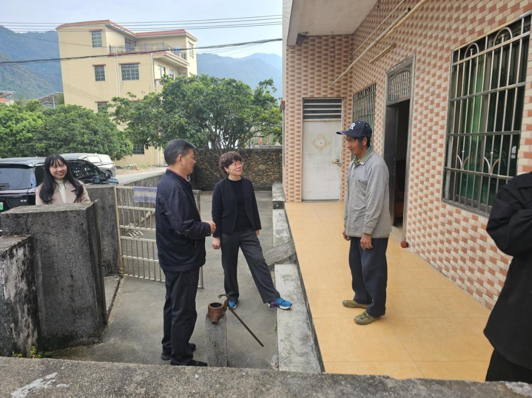 市 毛巾哥
工作人员走访农户了解春节期间用水情况.jpg